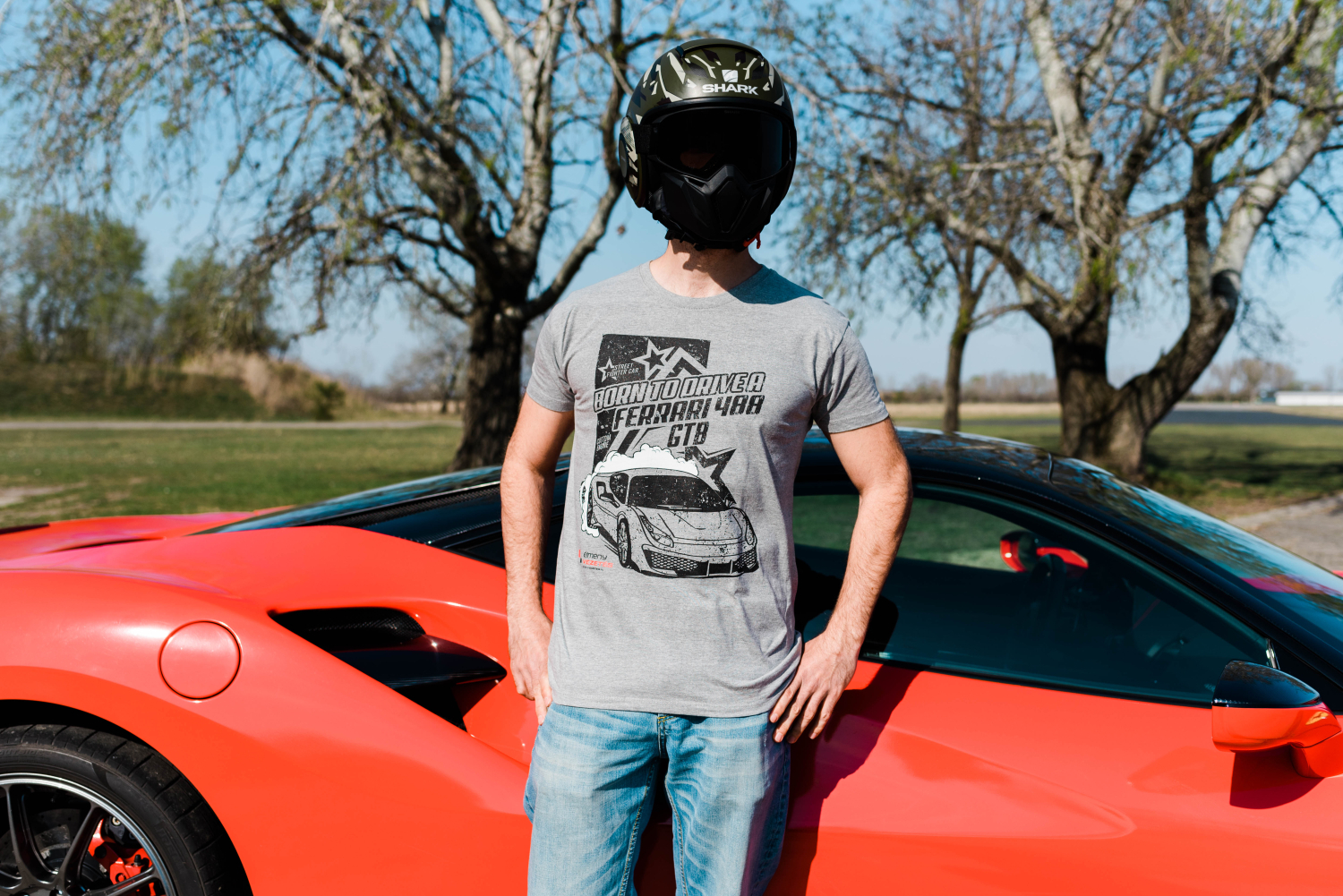 Szürke feliratos póló Ferrari élményvezetés mellé